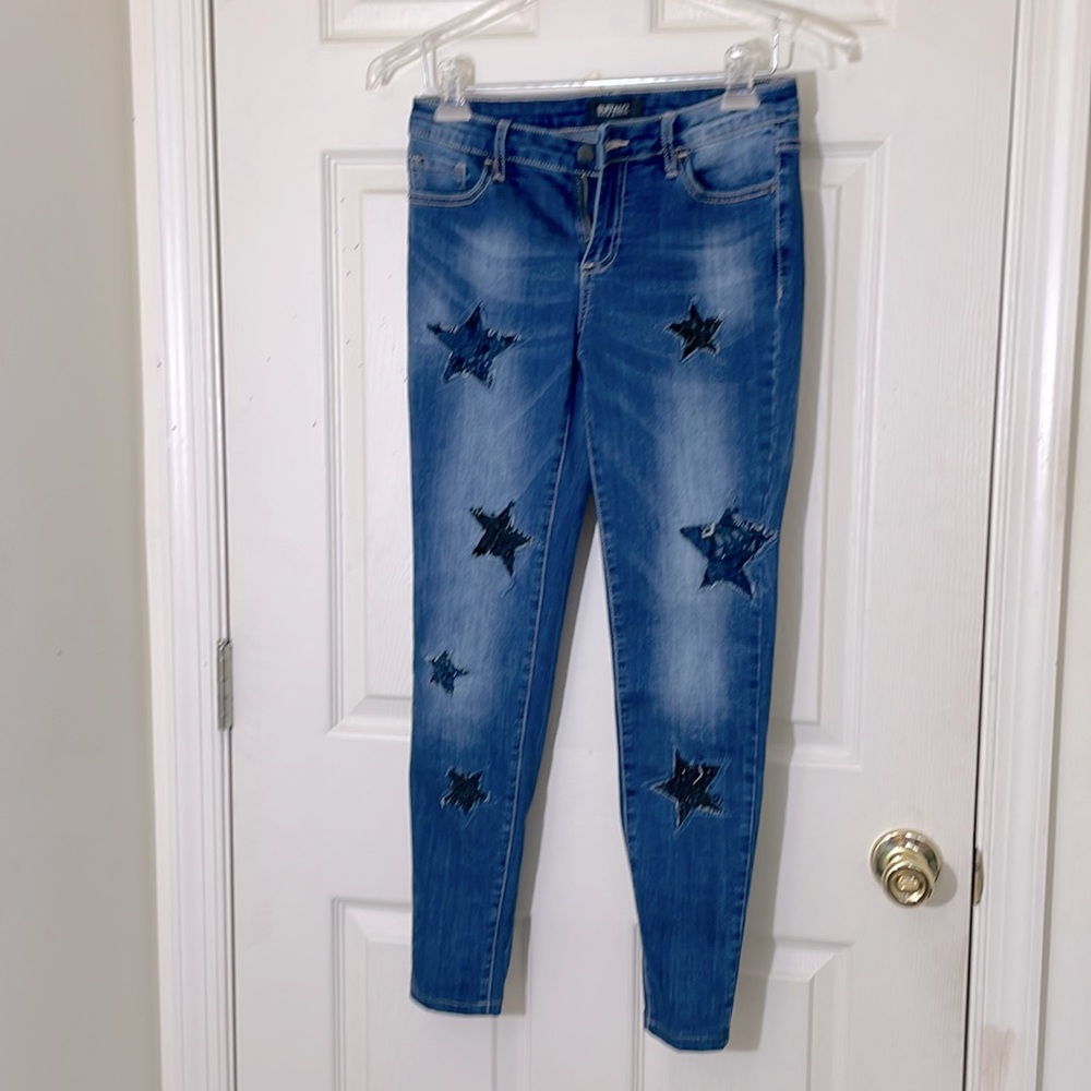 SUMMER SALE 🔥🔥 Beautiful Lace Star Embroidered Mid-Rise Jeans Size 27